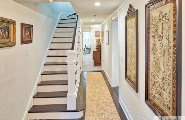25 W Gordon Street Gallery 3