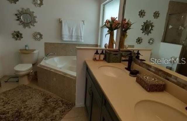 3072 PARADE TERRACE Gallery 2