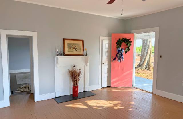 216 Lester Avenue Gallery 3