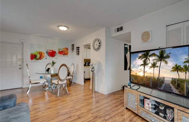 6820 W Flagler St - 6820 West Flagler Street, Miami, FL 33144