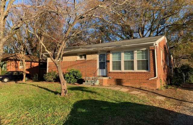 Renovated 3 Bedroom across from Golden Gate Shopping Center --Yard service included photos photos