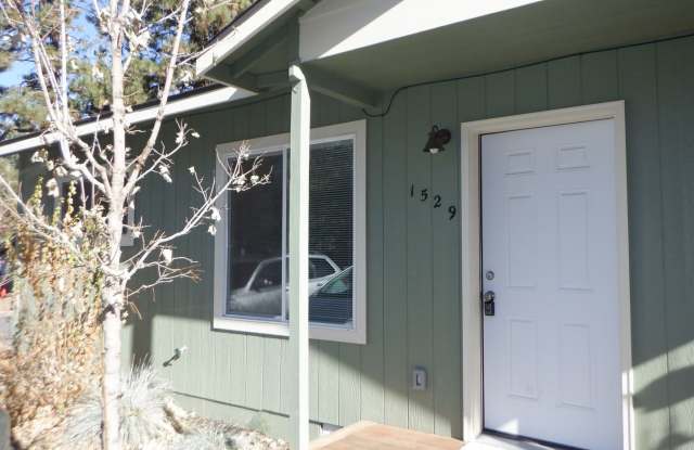 1 Bed/1 Bath Duplex Unit in Fantastic Westside Bend Location - Knoll Ave - 1531 Southwest Knoll Avenue, Bend, OR 97702 1 Bed/1 Bath Duplex Unit in Fantastic Westside Bend Location - Knoll Ave - 1531 Southwest Knoll Avenue, Bend, OR 97702