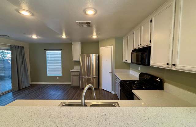 Spacious 3 Bedroom Home in Gated Community! Gallery 4