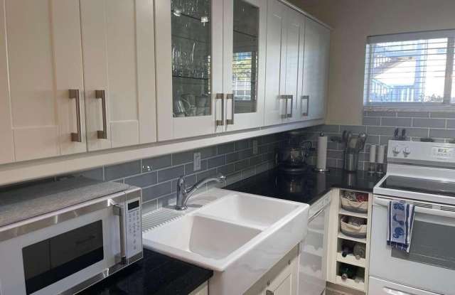 2566 S GARDEN Drive S Gallery 2