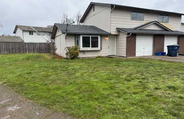 2 bed 1 1/2 bath duplex in Springfield! photos photos