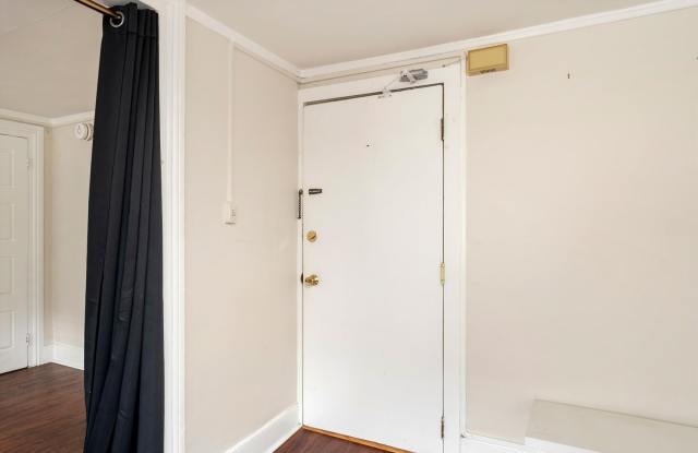 Charming second-floor, one-bedroom rental in Princeton Gallery 4
