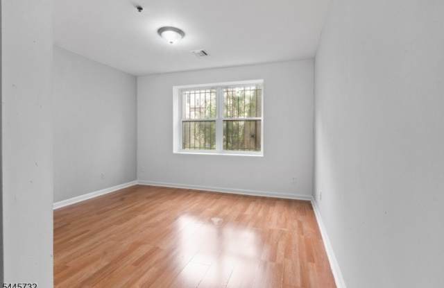 582 S 19th Gallery 2