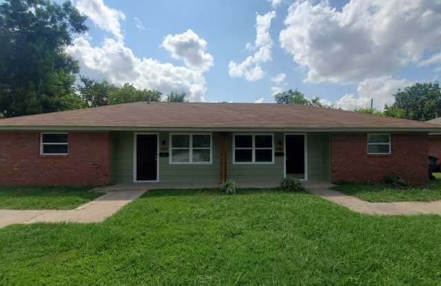 (2) Bedroom Duplex E Norman Avail NOW! photos photos