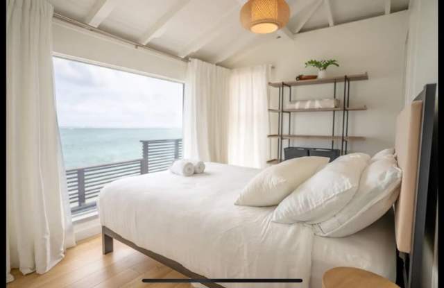 Fully Furnished Oceanfront Home on Oahu’s North Shore - $4,100/mo - Available 12/1 Gallery 4