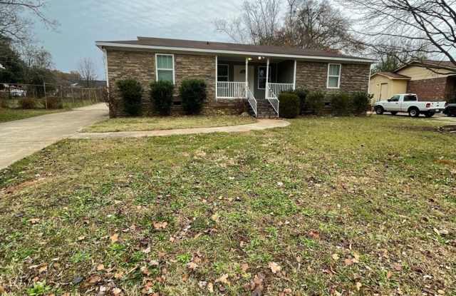Adorable 3 Bedroom, 2 Bath Ranch Near Donaldson Center!! - 7 Crofton Drive, Greenville County, SC 29605
