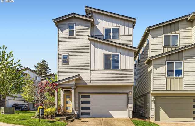 Modern Comfort in Happy Valley – 3BD/2.5BA Home with Office, Yard, and Covered Deck photos photos