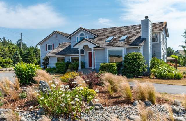 Spacious and Beautiful Home with Private Apartment! photos photos