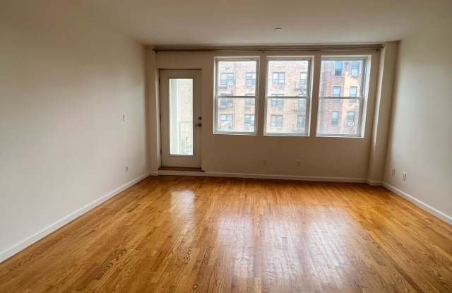 1824 East 17th Street Gallery 3