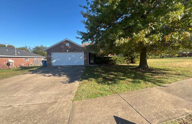 Newly Renovated 3 Bedroom 2 Bath Home in Bentonville!!! - 1701 Southwest Elington Street, Benton County, AR 72713