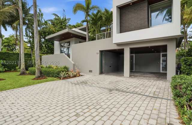 125 Hampton Ln Gallery 2