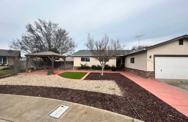 4 Bedroom 2 bath in Oakdale Ca photos photos