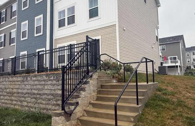 1320 RED CLOVER Lane Gallery 1