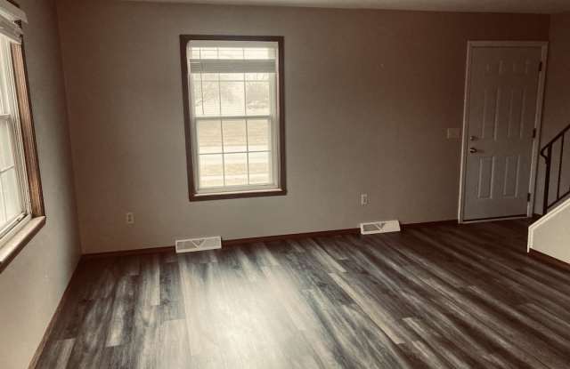 27007 Oakmead Dr Gallery 3