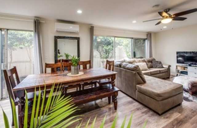 Beautiful and Cozy two story townhome style single family residence in Tustin Village! - 15500 Tustin Village Way, Tustin, CA 92780