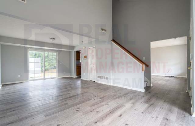 Beautifully maintained 2 Bed 2 Bath Home in Portage Lakes Gallery 4