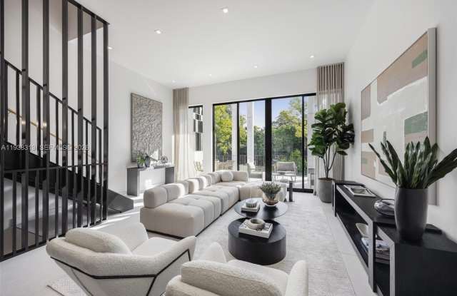 92 SW 28th Rd photos photos