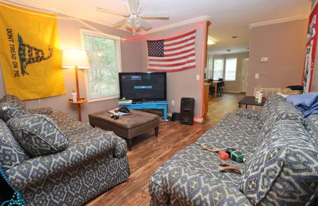 PRE-LEASING FOR 2026-2027 School Yeaer! ! 4 Bedroom, 2 Bath in Olympia! photos photos PRE-LEASING FOR 2026-2027 School Yeaer! ! 4 Bedroom, 2 Bath in Olympia! photos photos