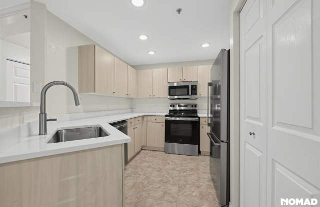 Spacious 2 Bed / 1 Bath Condo at Flagler Pointe – High Ceilings & 2 Parking Spots Gallery 3