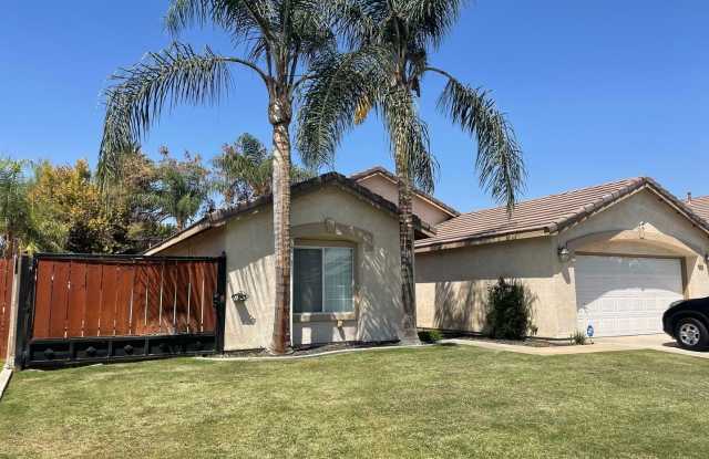 The Seasons Pool Home – 3 Bedroom, 2 Bathroom + Bonus Room, RV Parking  New AC! photos photos