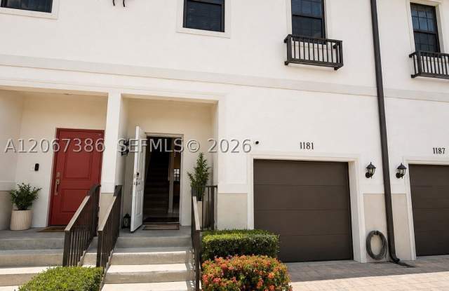 1181 SW 7th Ct Gallery 1