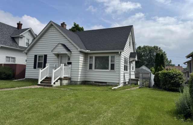 2711 E LOCUST Street photos photos