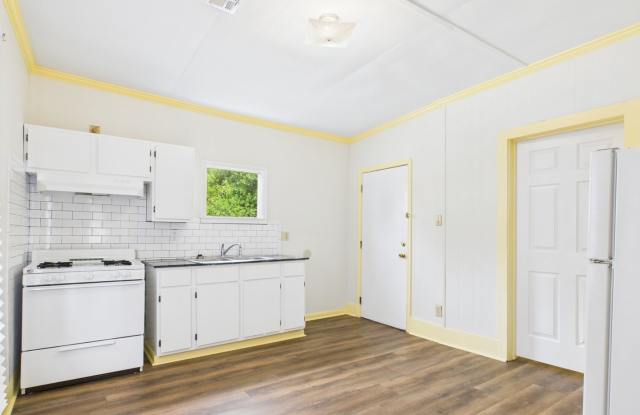 2 Bedroom, 1 Bathroom Home Near UL! photos photos