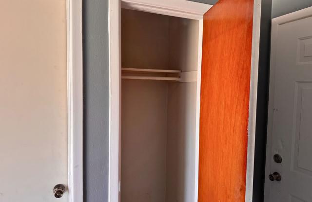 3 Bed 1.5 Bath w/ Garage In City View Gallery 4