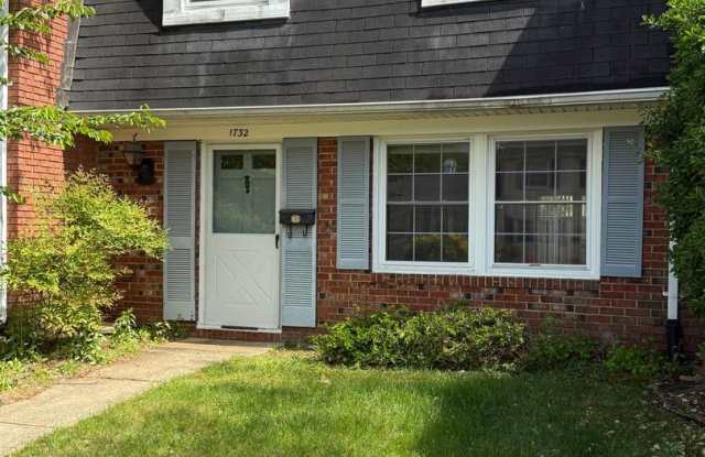 Olde Crofton Charm! Two Bedroom Townhome photos photos