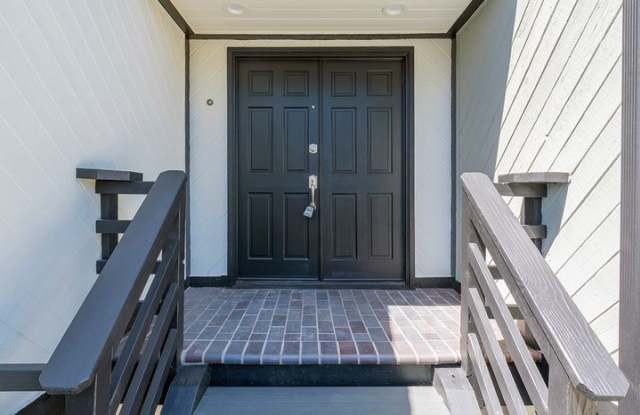 Beautifully Renovated Woodland Hills Home Gallery 4