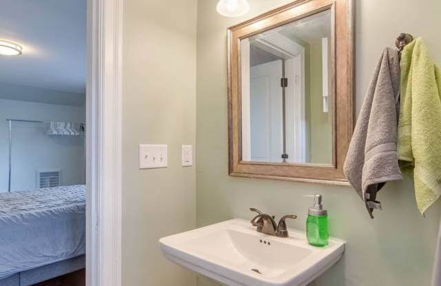 1 bedroom in East Nashville. Minutes to 5 Points & Shelby Bottoms Gallery 3