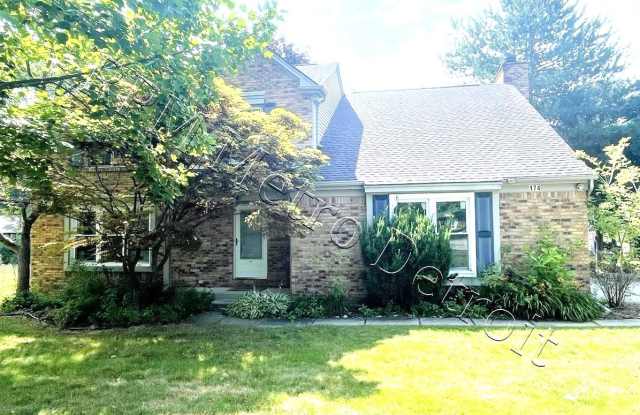 CLASSIC COLONIAL CHARM photos photos