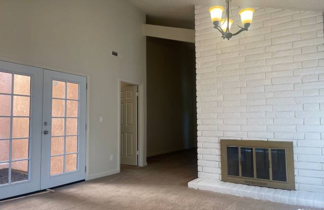 1210 Hartford Circle Gallery 2