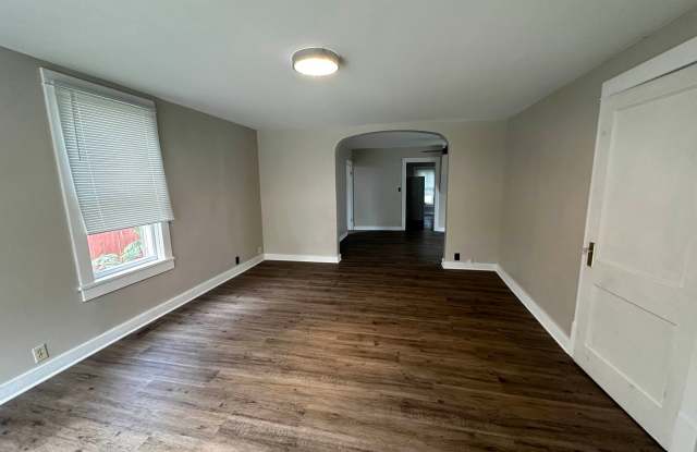 $1295| 3BD 1BA| 7 N State Street | Available 11/03/2025 - 7 North State Street, Chippewa Falls, WI 54729