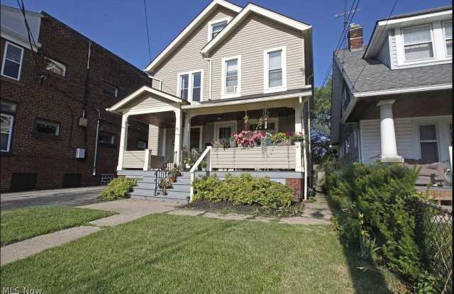 1384 Hall Ave photos photos