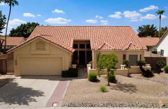 1601 W OAKLAND Street photos photos