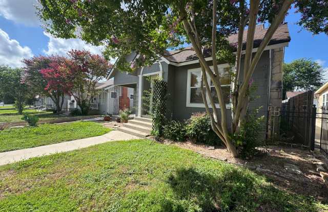 Lovely 3 Bedroom, 2 Bath Bungalow in the Highland Park Community photos photos