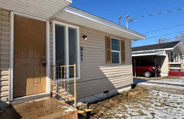 2 bedroom 1 bath duplex available now! photos photos