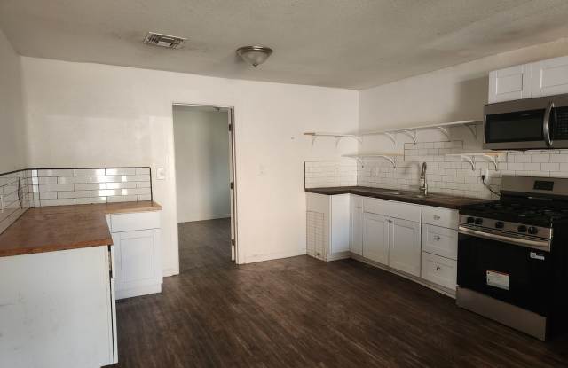 Great location with large yard Gallery 4