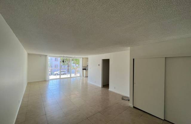 2 Bedroom 2 Bath Spacious Condo For Rent in Long Beach Comes with Assigned Garage Space ! photos photos