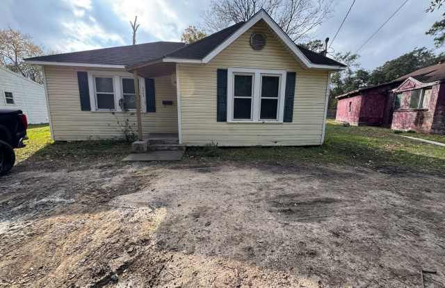 House For Rent 4325 Woodlawn St, Beaumont, TX 77703 - 4325 Woodlawn Avenue, Beaumont, TX 77703