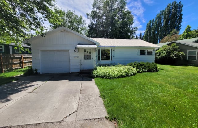 909 10th St - 909 10th Street, Whitefish, MT 59937