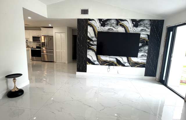12222 Southwest 205th Terrace Gallery 1