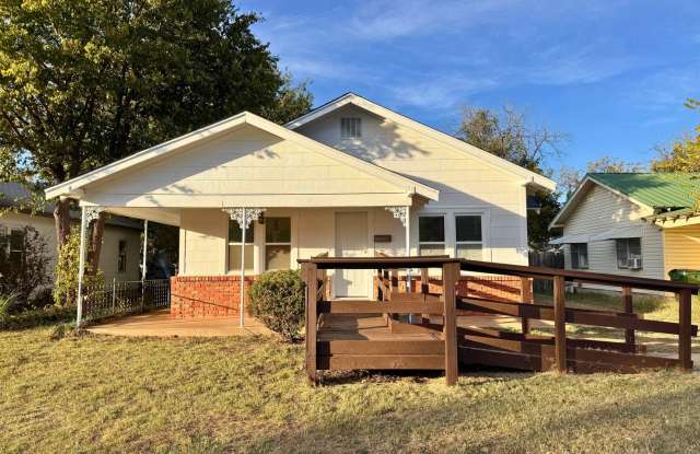 3 Bed 1 Bath Craftsman Home - 3008 Cumberland Avenue, Wichita Falls, TX 76309