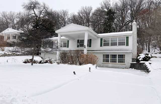 4 Bed, 2 Bath Home for Rent – Unique Design  Retro Charm - 1001 17th Street Northeast, Rochester, MN 55906