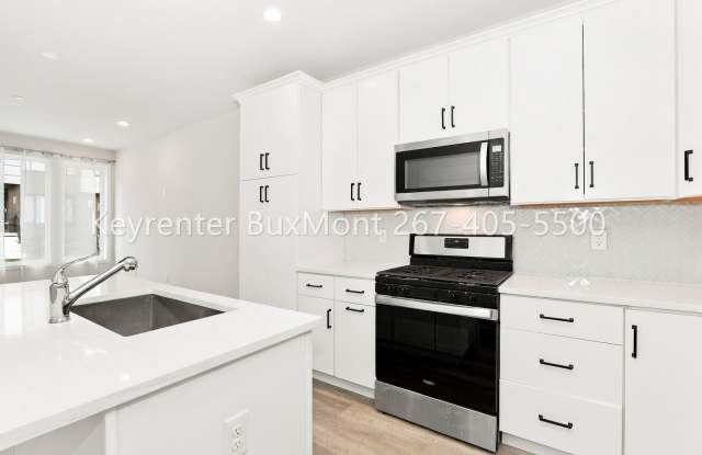 KOP Townhome with EV Charger & Open floor plan Gallery 1
